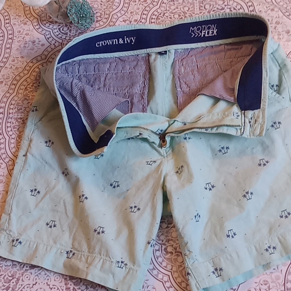 COPY - crown & Ivy light colored shorts - Picture 7 of 15